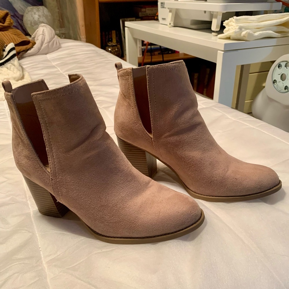 Soda boots. Size 10.  Nude/pink.  Good used condition.